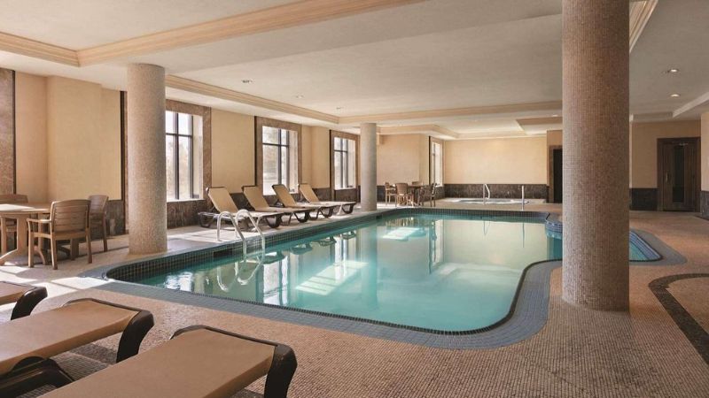 Radisson Toronto Airport West, room with private jacuzzi, photo 7
