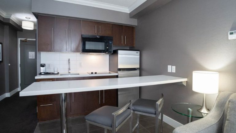 Sandman Signature Mississauga Hotel