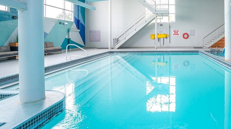 Sandman Signature Mississauga Hotel, room with private jacuzzi, photo 7