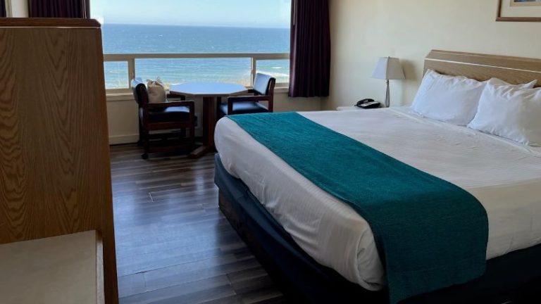 Seahorse Oceanfront Lodging