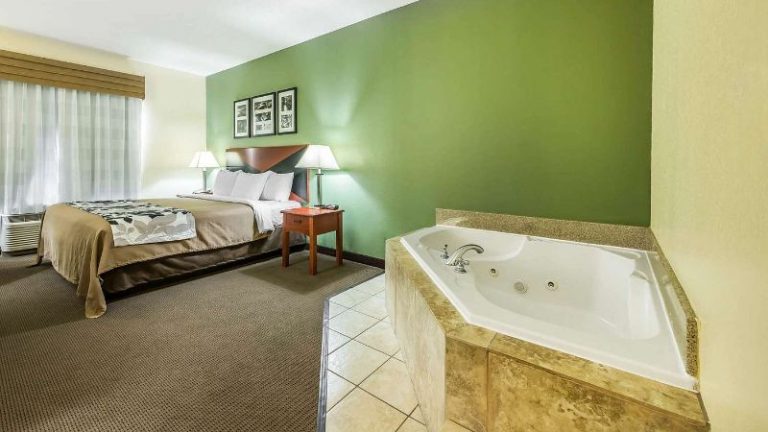 Sleep Inn & Suites University / Shands