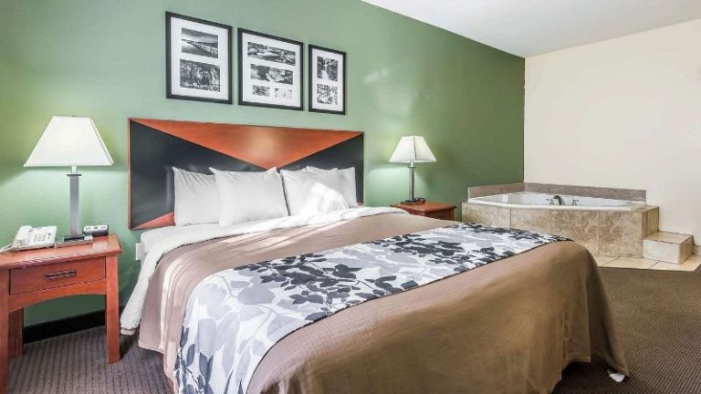 Sleep Inn & Suites University / Shands