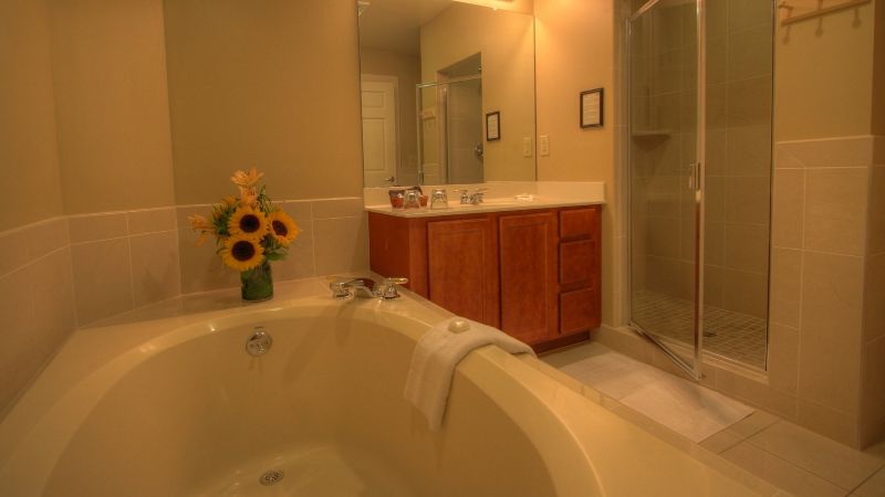 Spruce Point Inn Resort and Spa, room with private jacuzzi
