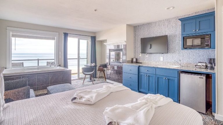Starfish Manor Oceanfront Hotel
