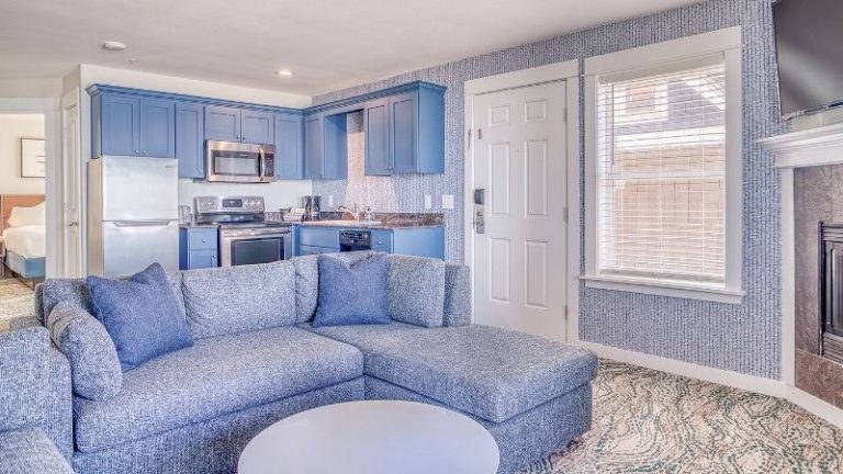 Starfish Manor Oceanfront Hotel
