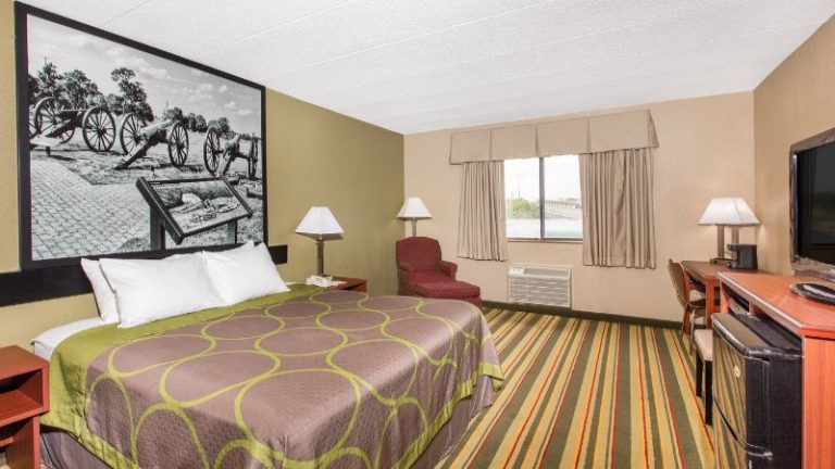 Super 8 by Wyndham Frederick