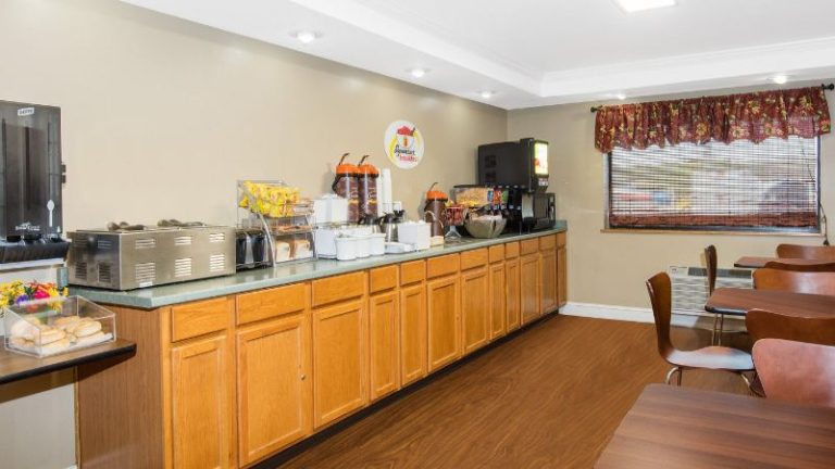 Super 8 by Wyndham Frederick
