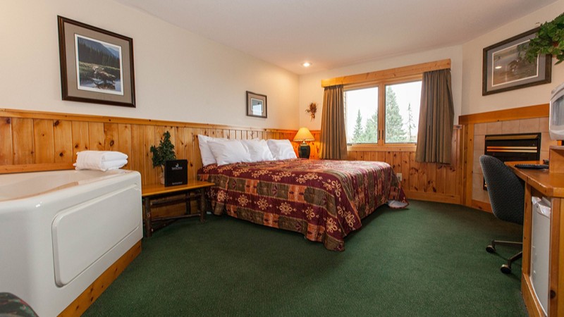 Superior Shores Resort, room with private jacuzzi, photo 3