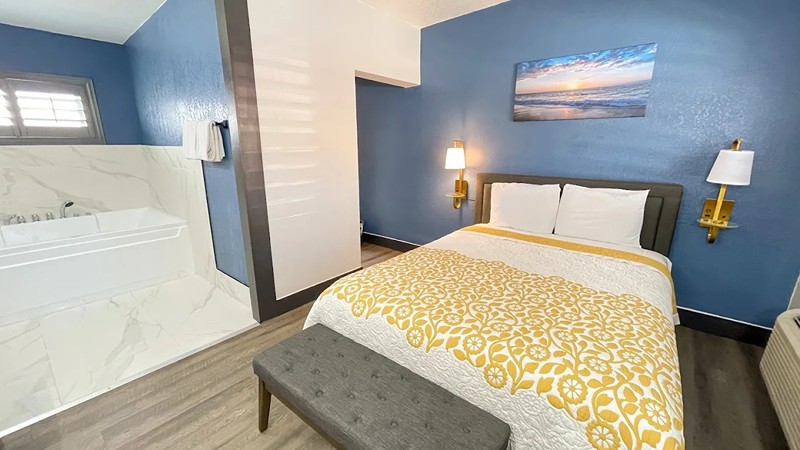 The Fremont Inn, room with private jacuzzi, photo 1