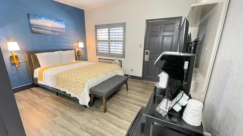 The Fremont Inn, room with private jacuzzi, photo 5