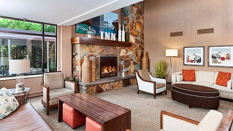 The Inn on Lake Superior, room with private jacuzzi, photo 5