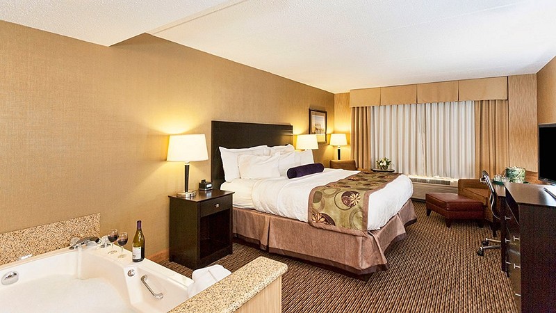The Inn on Lake Superior, room with private jacuzzi, photo 2