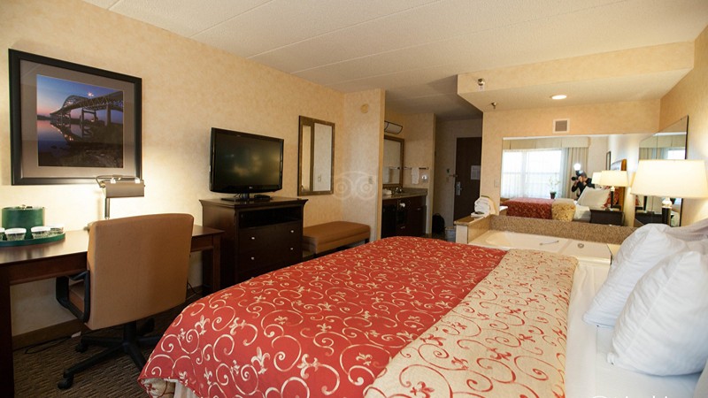 The Inn on Lake Superior, room with private jacuzzi, photo 3