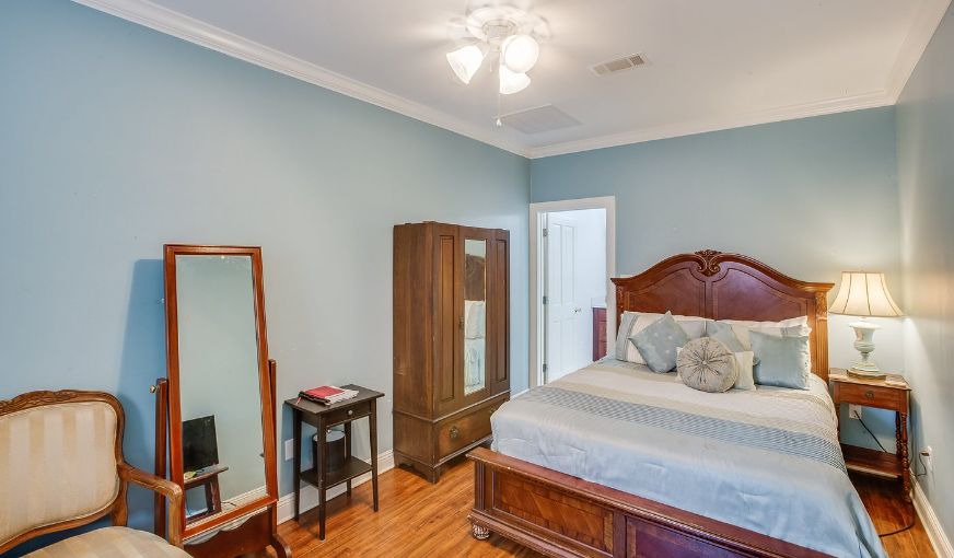 The New Orleans Jazz Quarters, room with private jacuzzi, photo 6