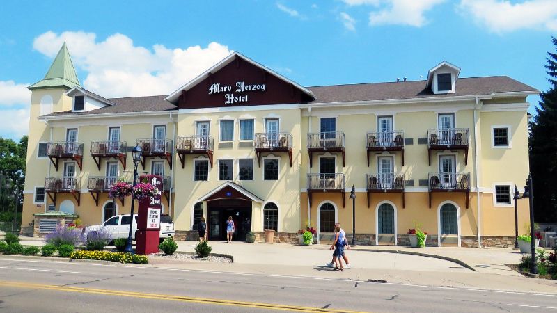 The Marv Herzog Hotel, room with private jacuzzi, photo 6