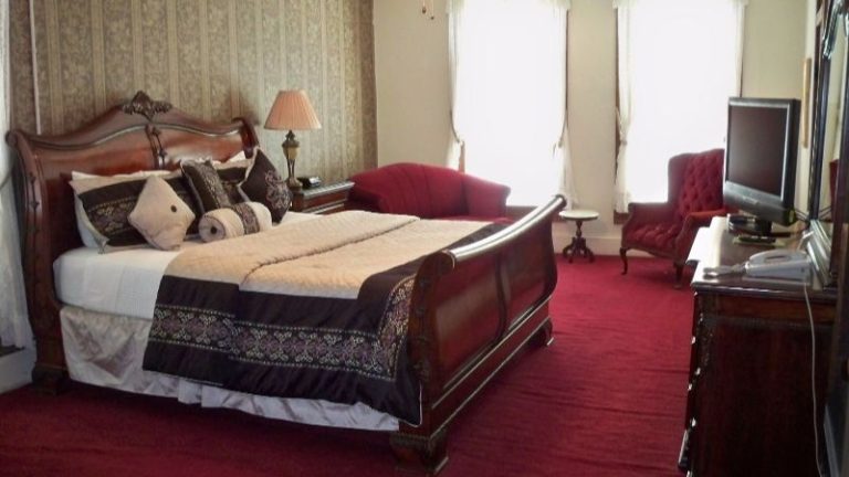 The New Orleans Hotel