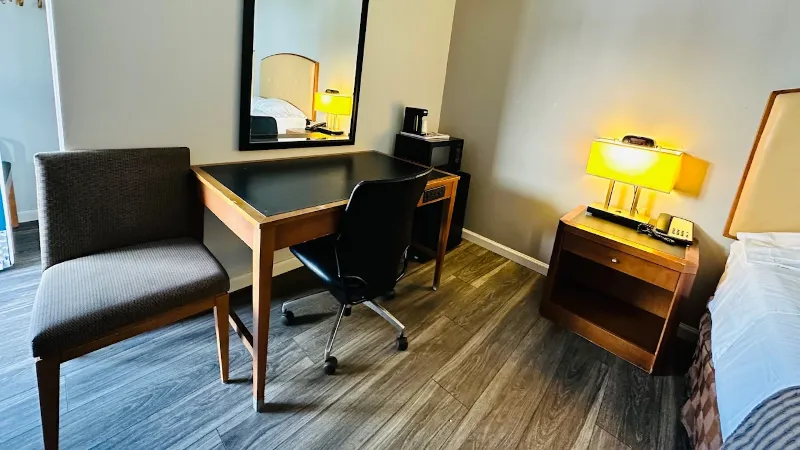 Travel Inn & Suites, room with private jacuzzi, photo 5