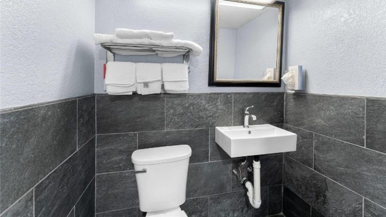 Econo Lodge Cranston