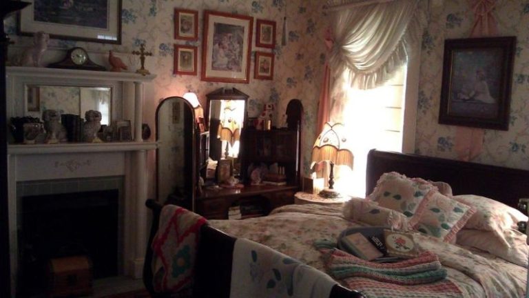 2439 Fairfield “A Bed and Breakfast”