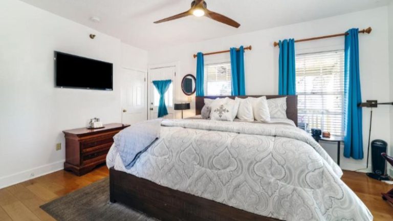 Agustin Inn Bed and Breakfast