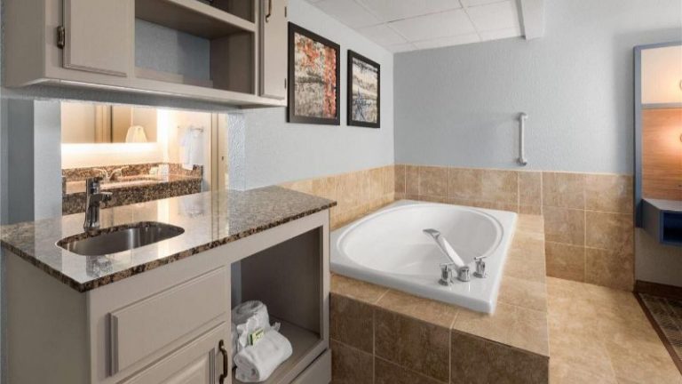 AmericInn by Wyndham Chippewa Falls