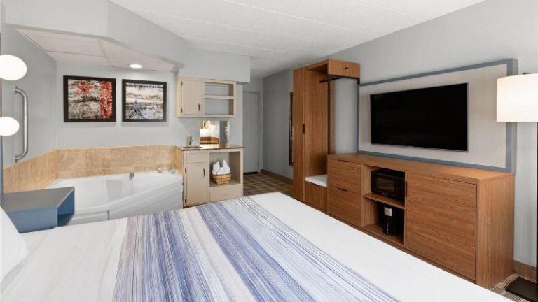 AmericInn by Wyndham Chippewa Falls