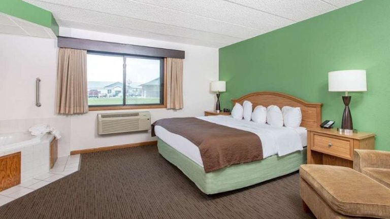 AmericInn by Wyndham Eau Claire