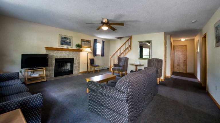 Adirondack Retreat Inn & Suites