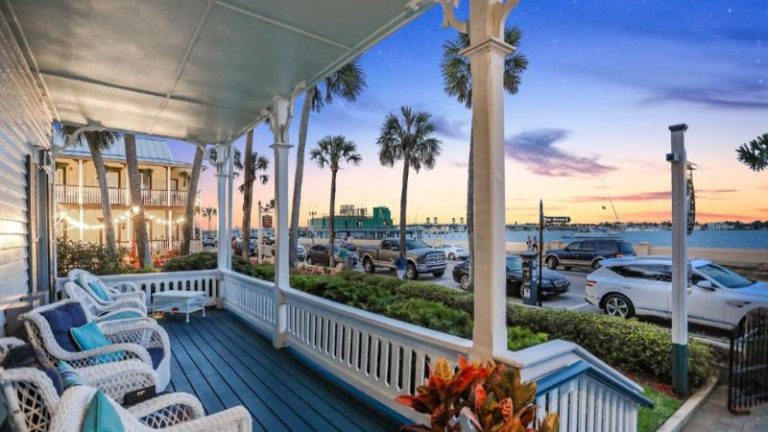 Bayfront Westcott House Bed and Breakfast