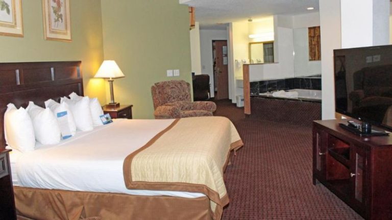Baymont by Wyndham Battle Creek Downtown