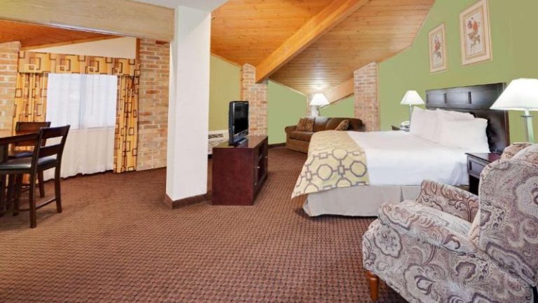 Baymont by Wyndham Battle Creek Downtown