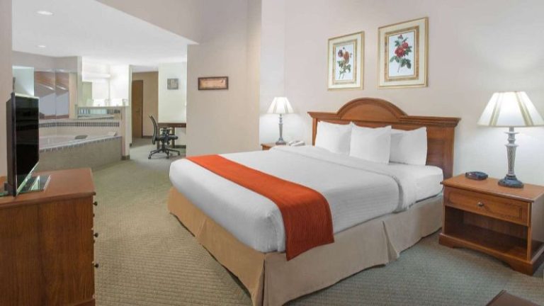 Baymont by Wyndham Freeport