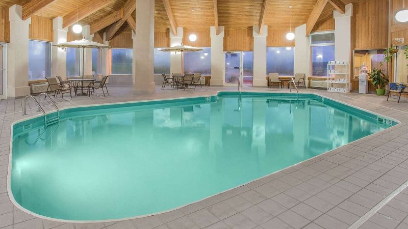 Baymont by Wyndham Freeport, room with private jacuzzi, photo 6