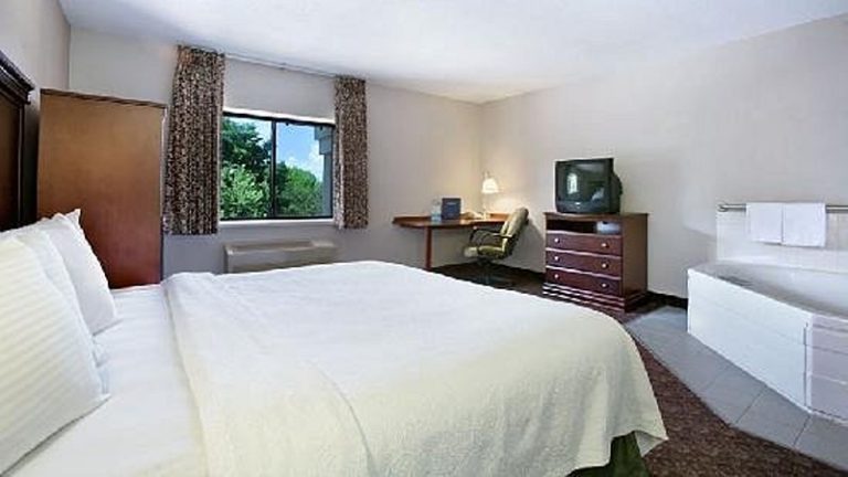 Baymont by Wyndham Sioux Falls Near West 41st Street