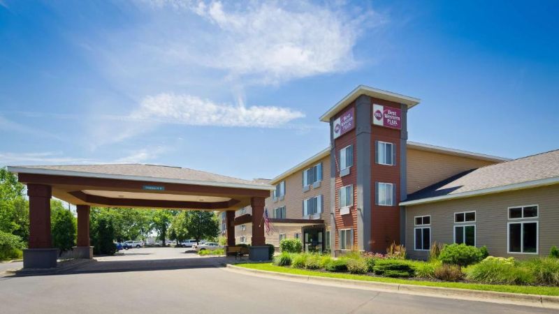 Best Western Plus Coldwater Hotel, room with private jacuzzi, photo 5
