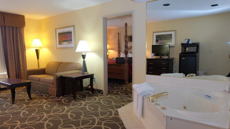 Best Western Plus Eau Claire Conference Center - jacuzzi hotel room