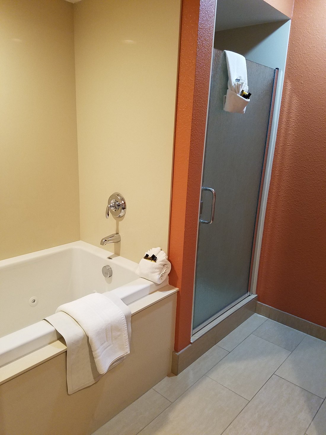 Best Western Plus Inn Scotts Valley, room with private jacuzzi, photo 1