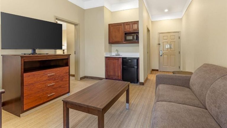 Best Western Plus Monica Royale Inn & Suites