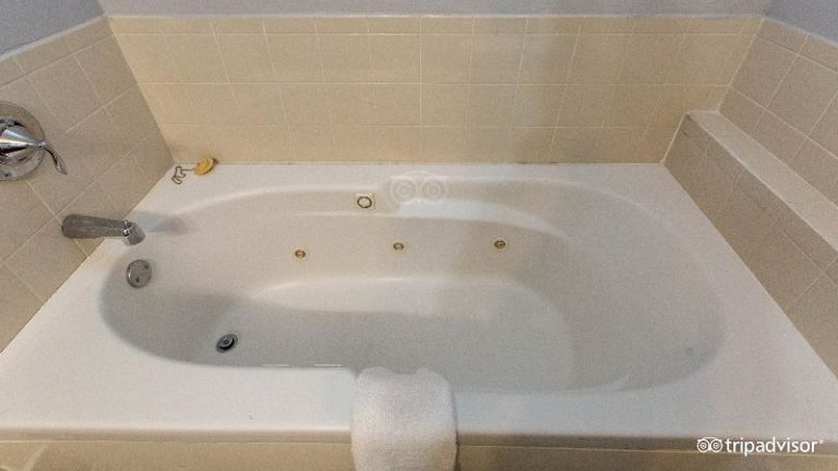 Blue Bay Inn & Suites