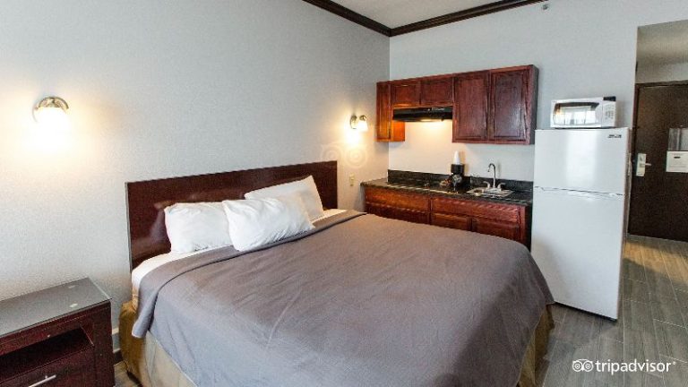 Blue Bay Inn & Suites