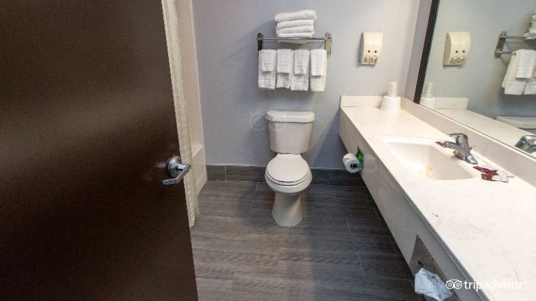 Blue Bay Inn & Suites