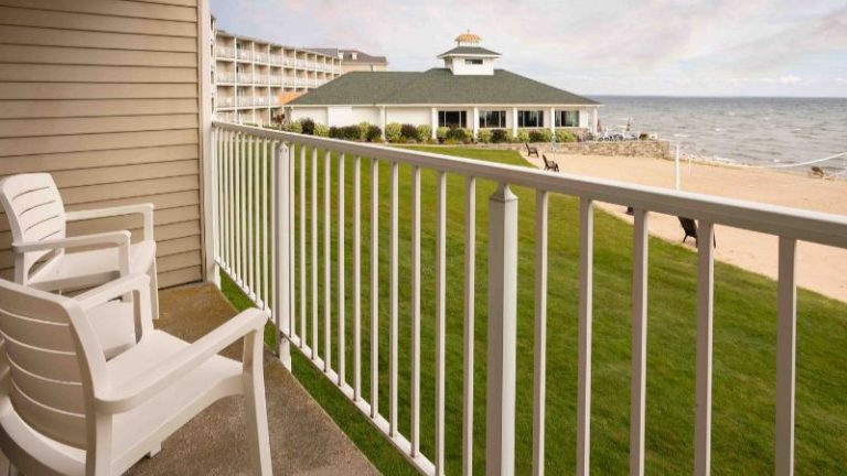 Breakers Resort – Lakeside, Saint Ignace, Michigan
