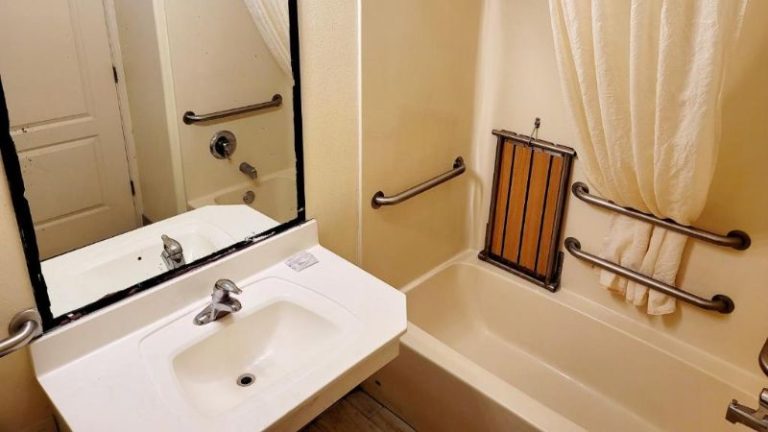 Casa Bella Hotel and Suites