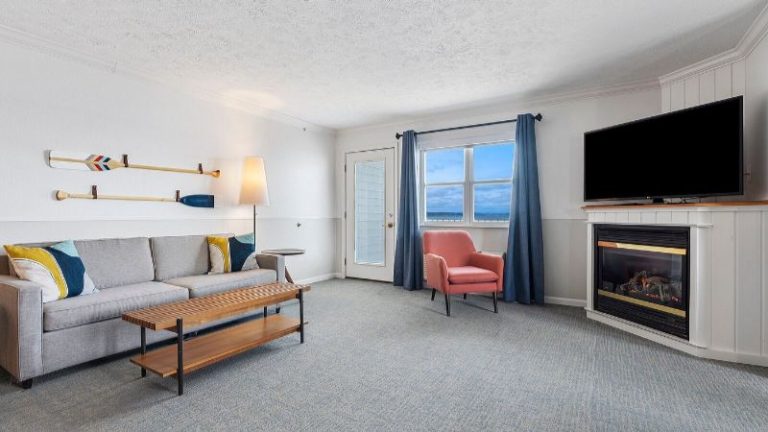 Cherry Tree Inn & Suites