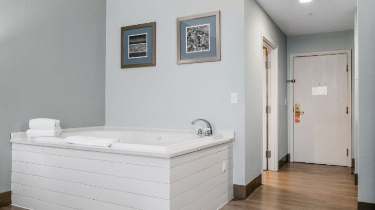 Cherry Tree Inn & Suites