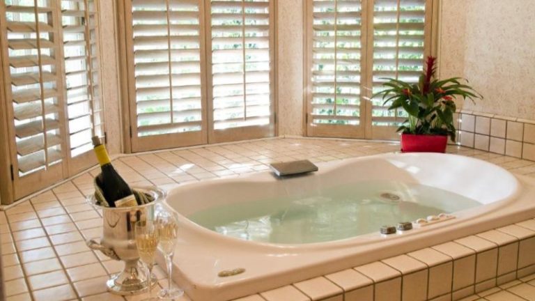 Cheshire Cat Inn & Cottages