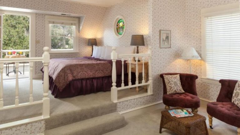 Cheshire Cat Inn & Cottages
