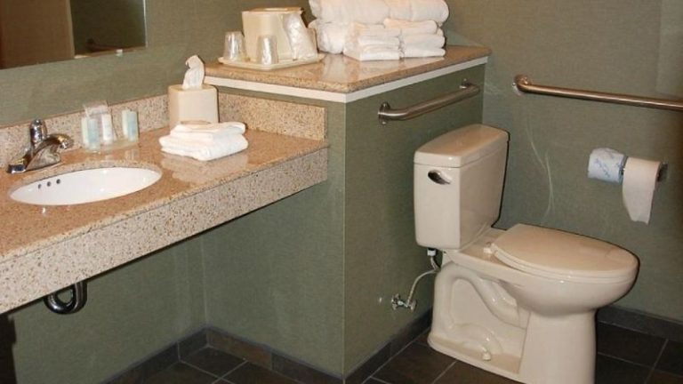 Clarion Inn & Suites at The Outlets of Lake George