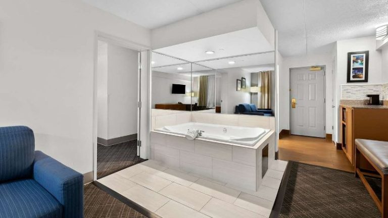 Comfort Inn & Suites