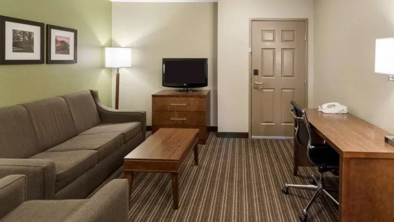Comfort Inn & Suites Fayetteville – University Area